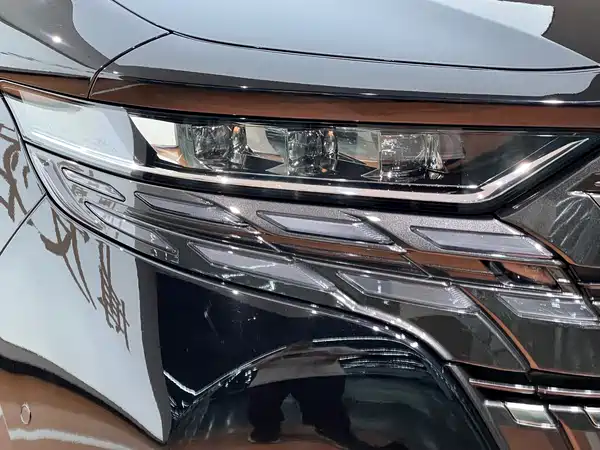 Toyota Alphard 2024