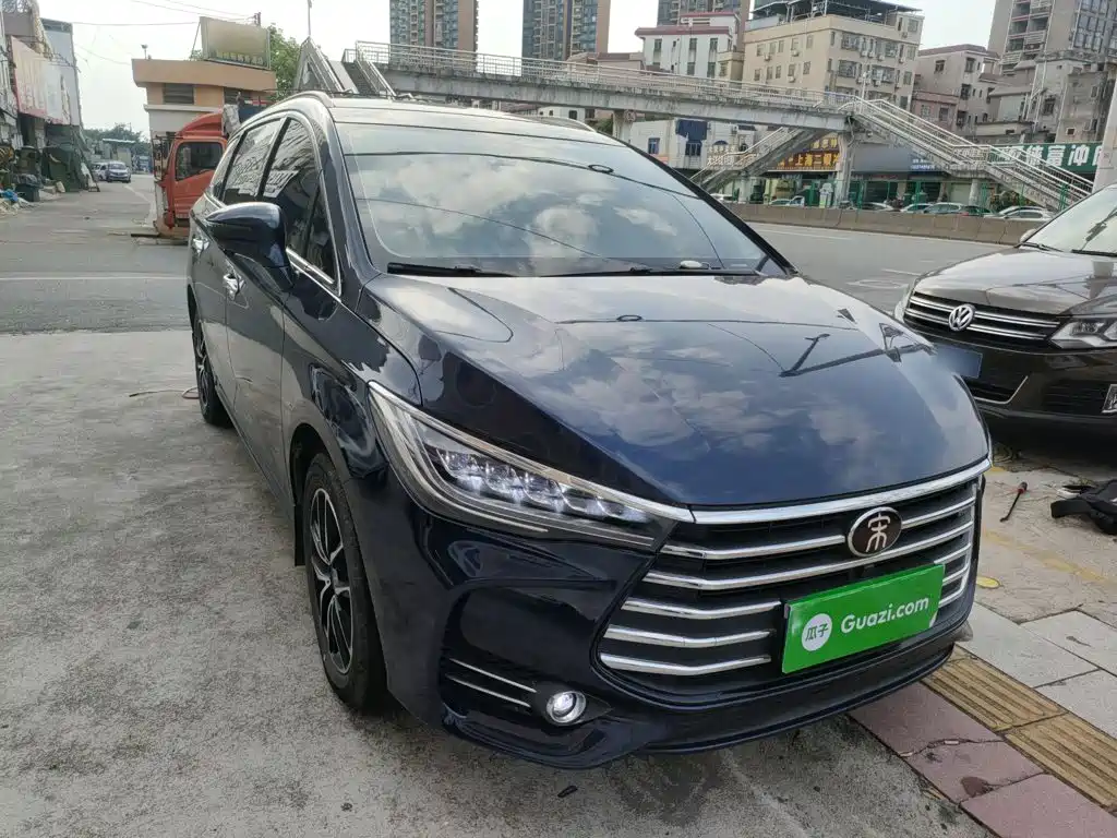BYD MAX 2018