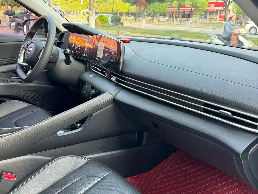 Hyundai Elantra 2021 — фото 20
