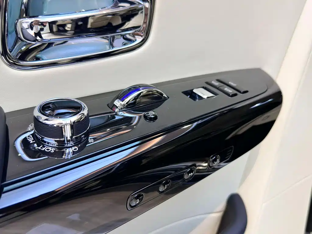 Rolls-Royce Phantom 2019 — фото 10