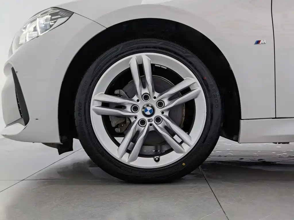 BMW 1 Series 2019 — фото 17