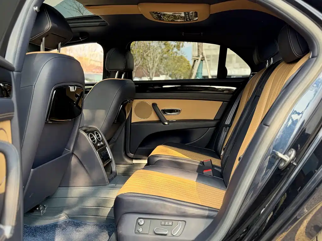 Bentley Flying Spur 2017 — фото 12