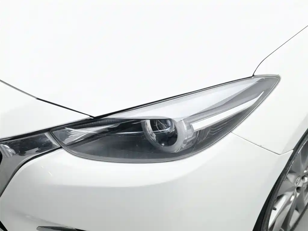 Mazda 3 Axela 2019 — фото 7