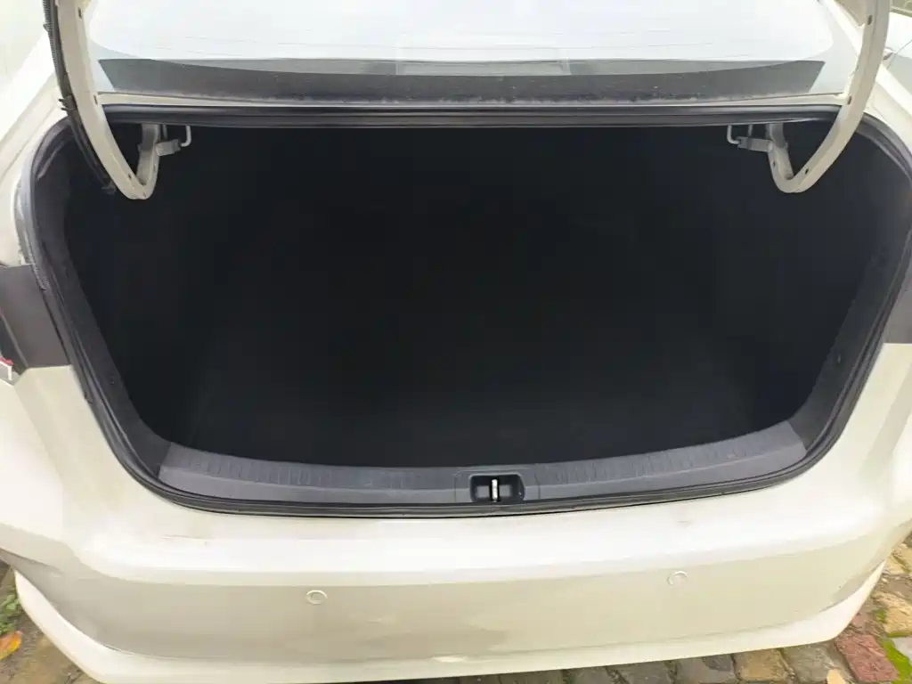 Toyota Corolla 2023 — фото 15