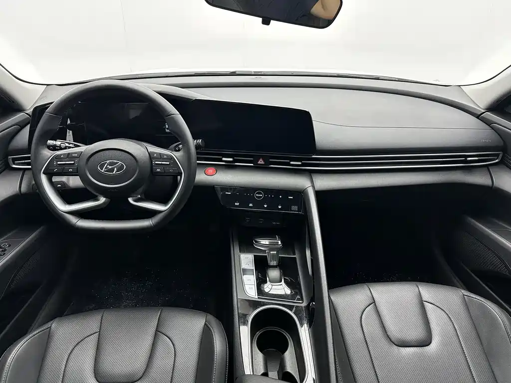Hyundai Elantra 2023