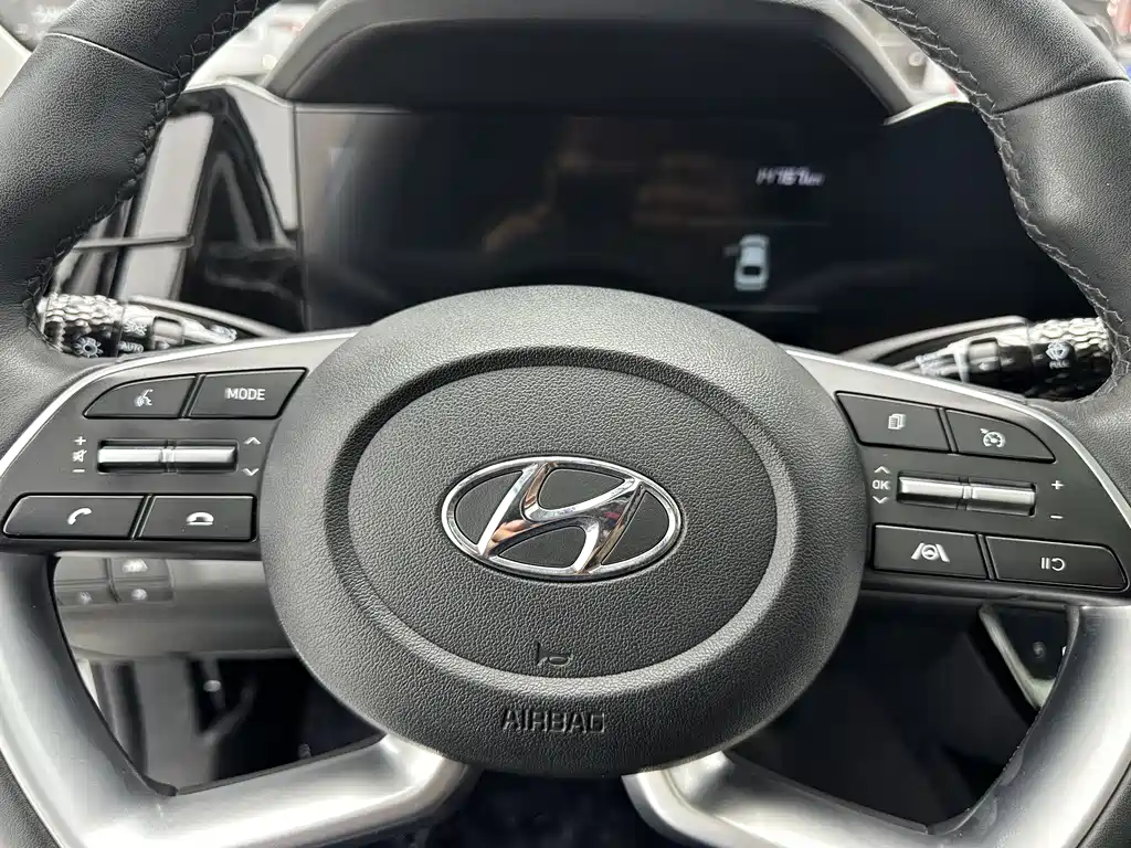 Hyundai Elantra 2023 — фото 15