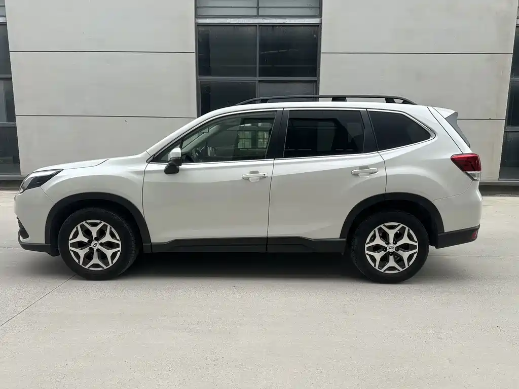 Subaru Forester 2022 — фото 4