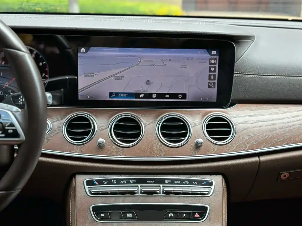 Mercedes-Benz E-Class 2023 — фото 15