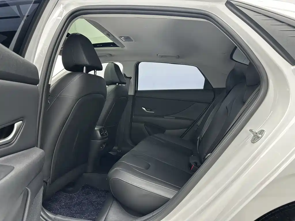 Hyundai Elantra 2023