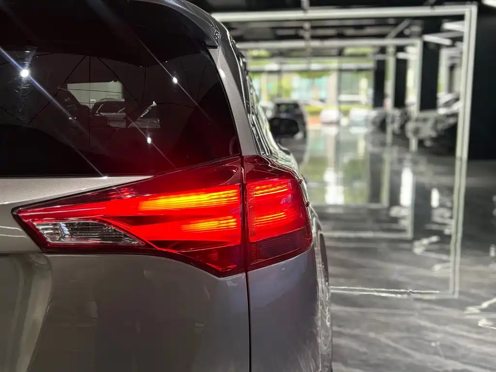 Toyota RAV4 2016 — фото 34
