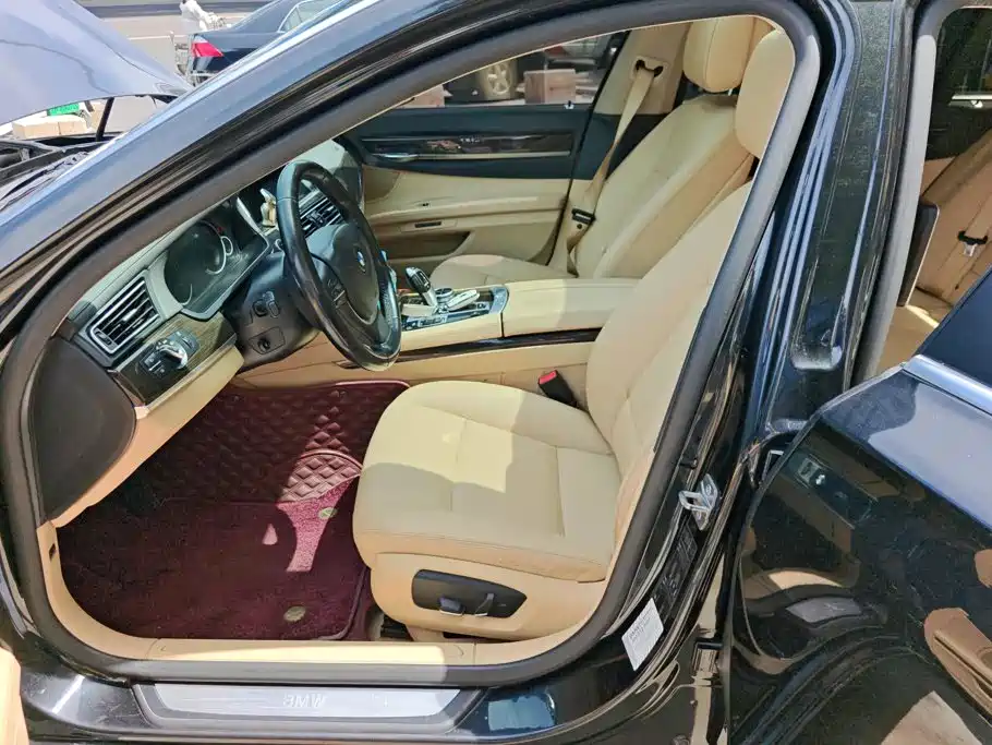 BMW 7 Series 2013 — фото 9