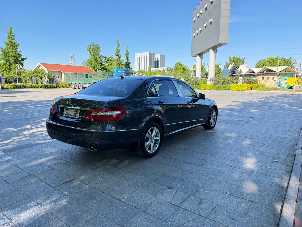 Mercedes-Benz E-Class 2010