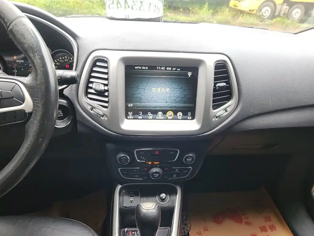 Jeep Compass 2018 — фото 13
