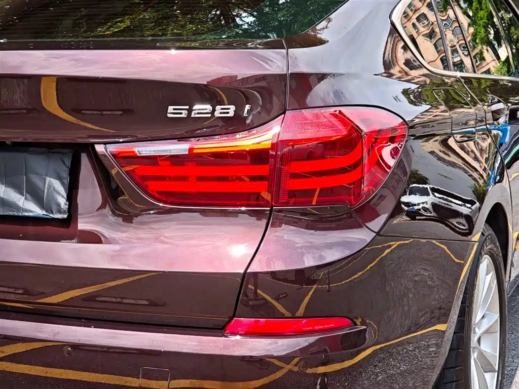 BMW 5 Series GT 2014 — фото 10