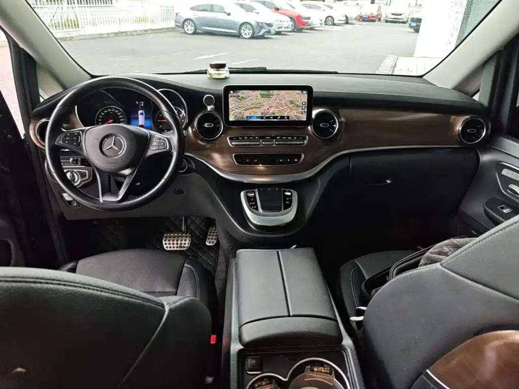 Mercedes-Benz V-Class 2021 — фото 16