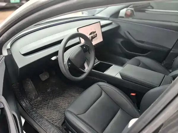 Tesla Model 3 2025