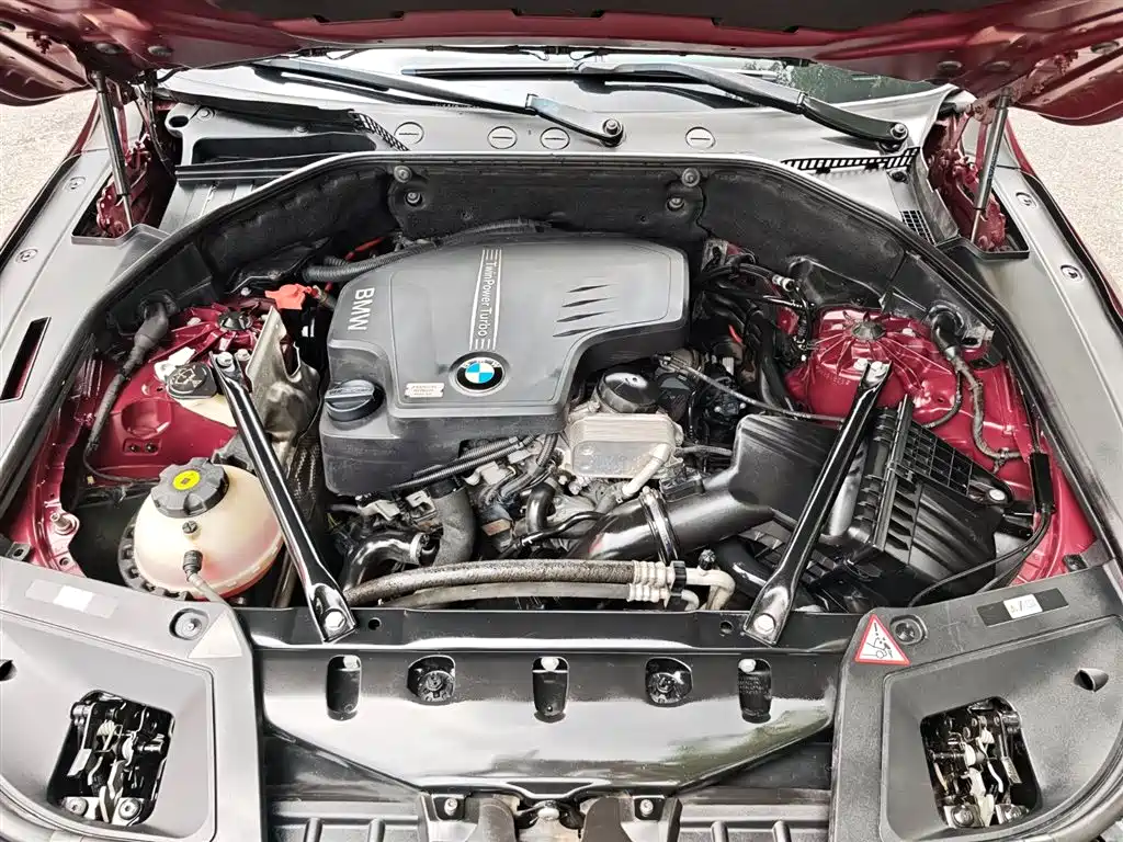 BMW 5 Series GT 2014 — фото 27