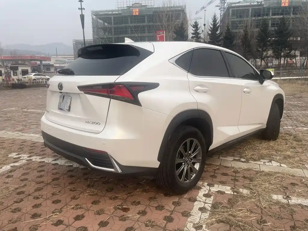 Lexus NX 2018 — фото 7