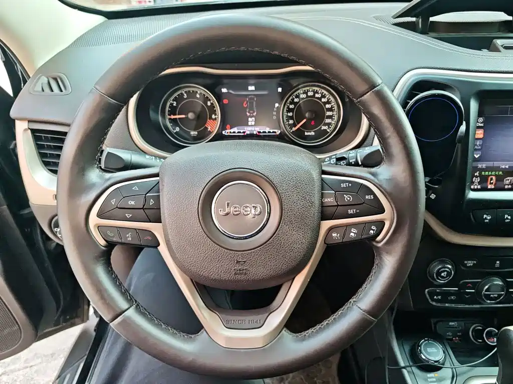 Jeep Cherokee 2015 — фото 3