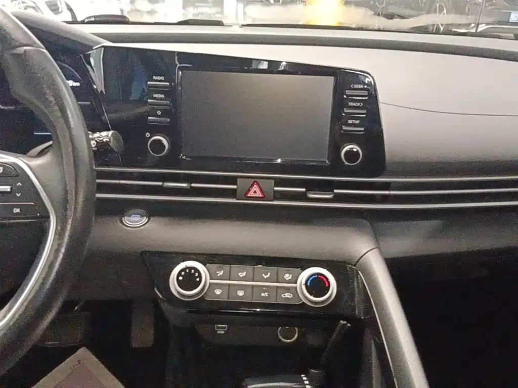 Hyundai Elantra 2022 — фото 13