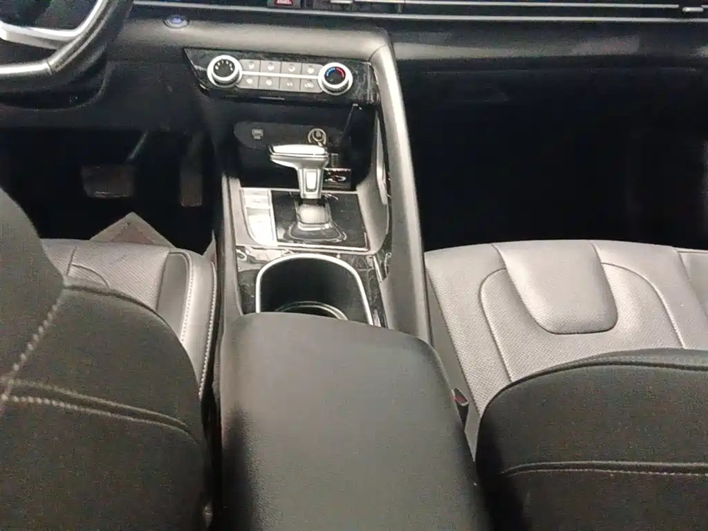 Hyundai Elantra 2022 — фото 14