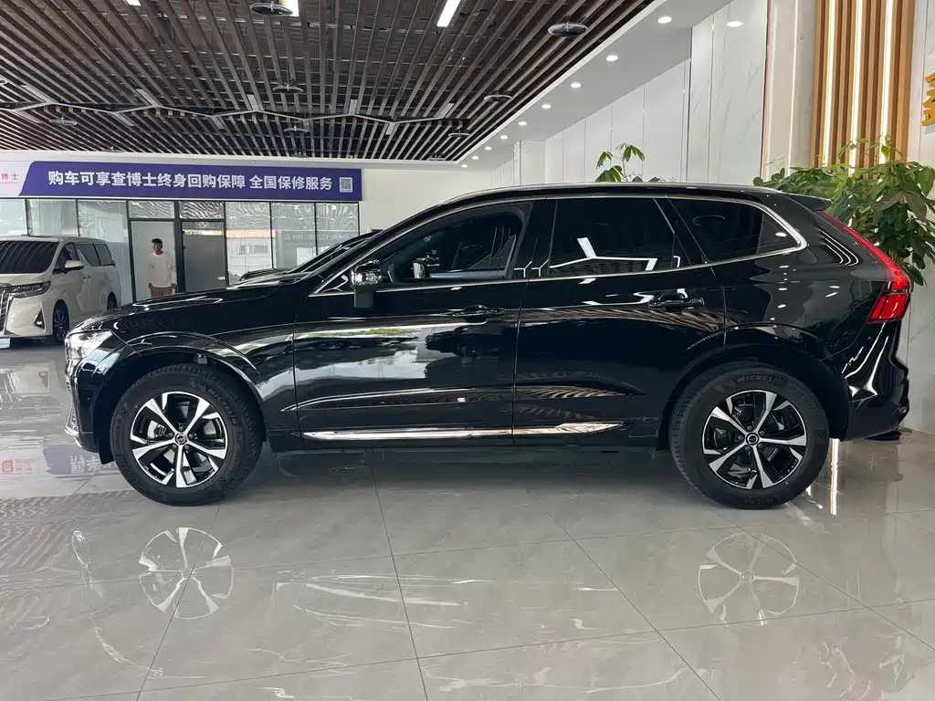 Volvo XC60 2025 — фото 3