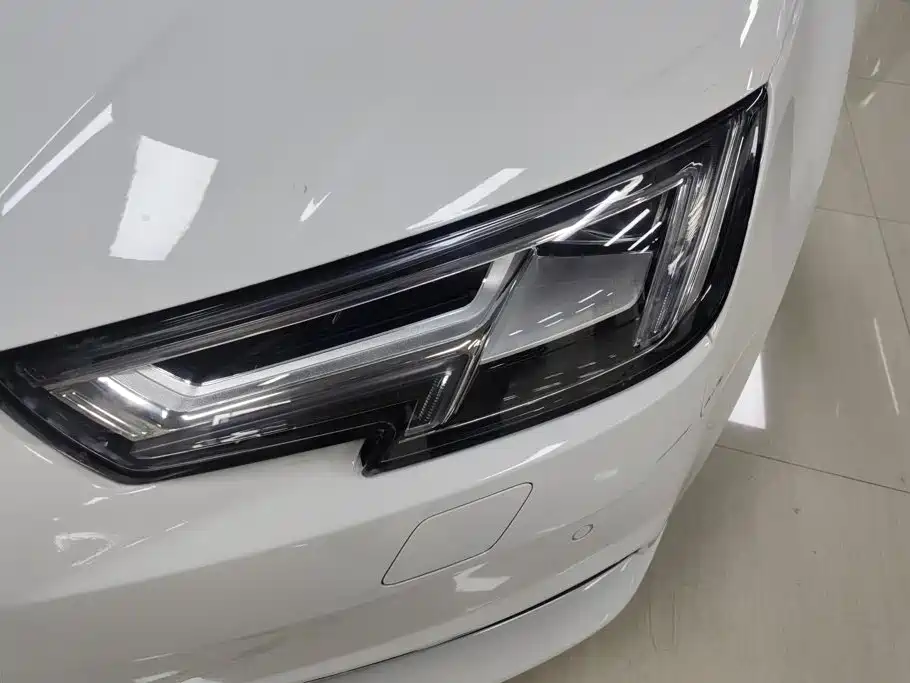 Audi A4L 2018