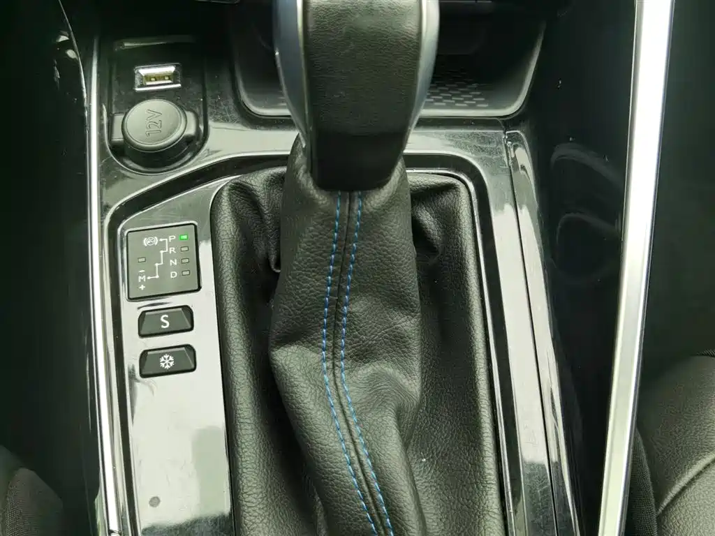 Peugeot 308 2016 — фото 13