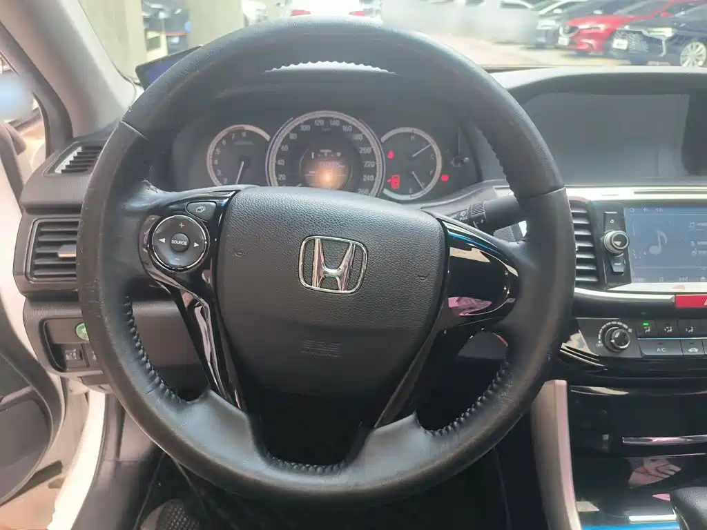 Honda Accord 2016 — фото 11