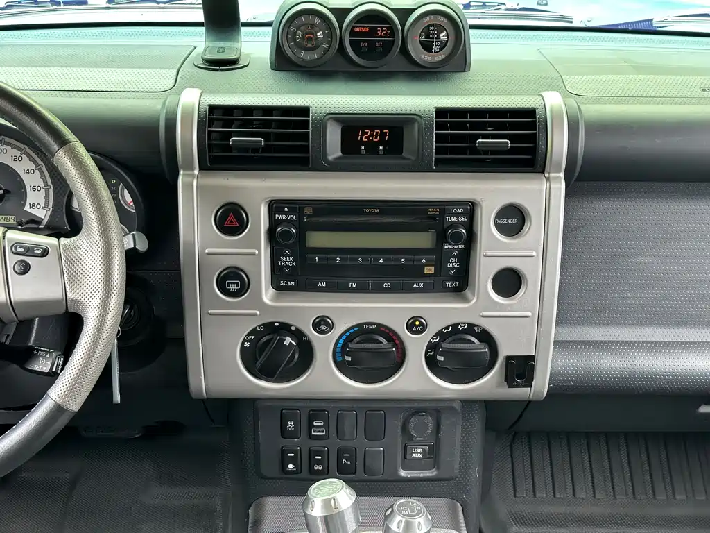 Toyota FJ Cruiser 2019 — фото 8