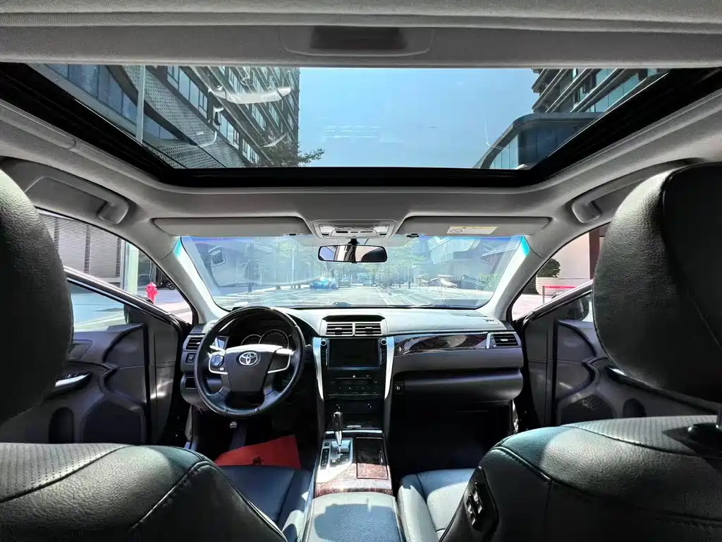 Toyota Camry 2015 — фото 6