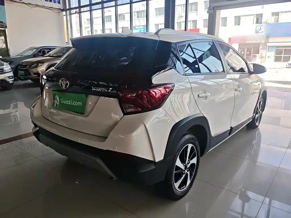 Toyota Yaris L 2022 — фото 5