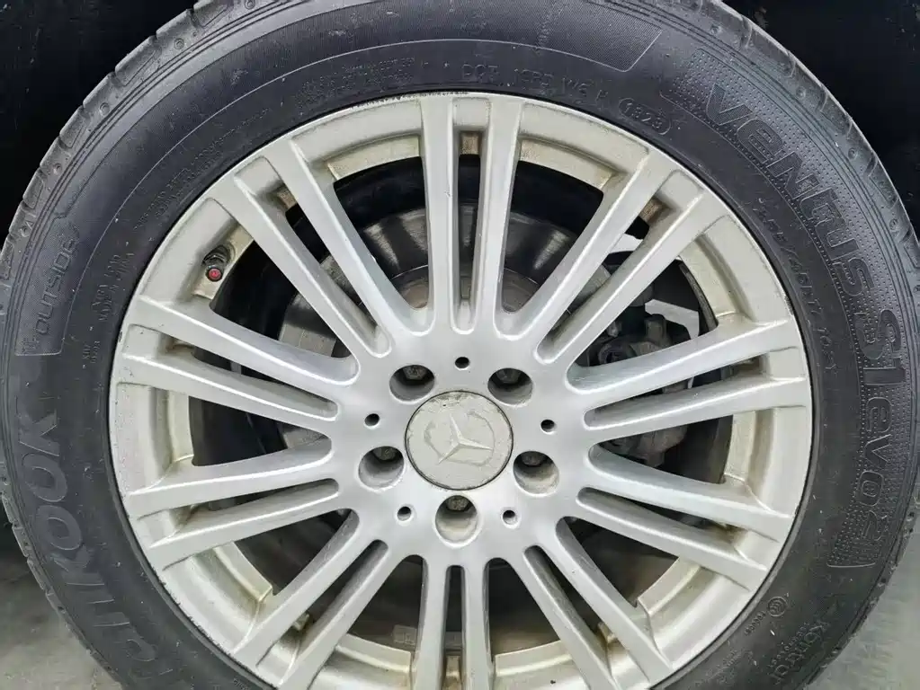 Mercedes-Benz E-Class 2011