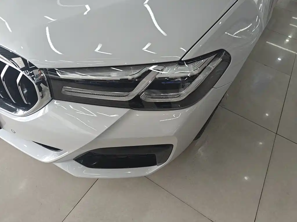 BMW 5 Series New Energy 2021 — фото 18