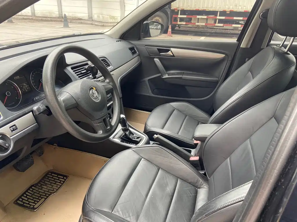 Volkswagen Lavida 2013