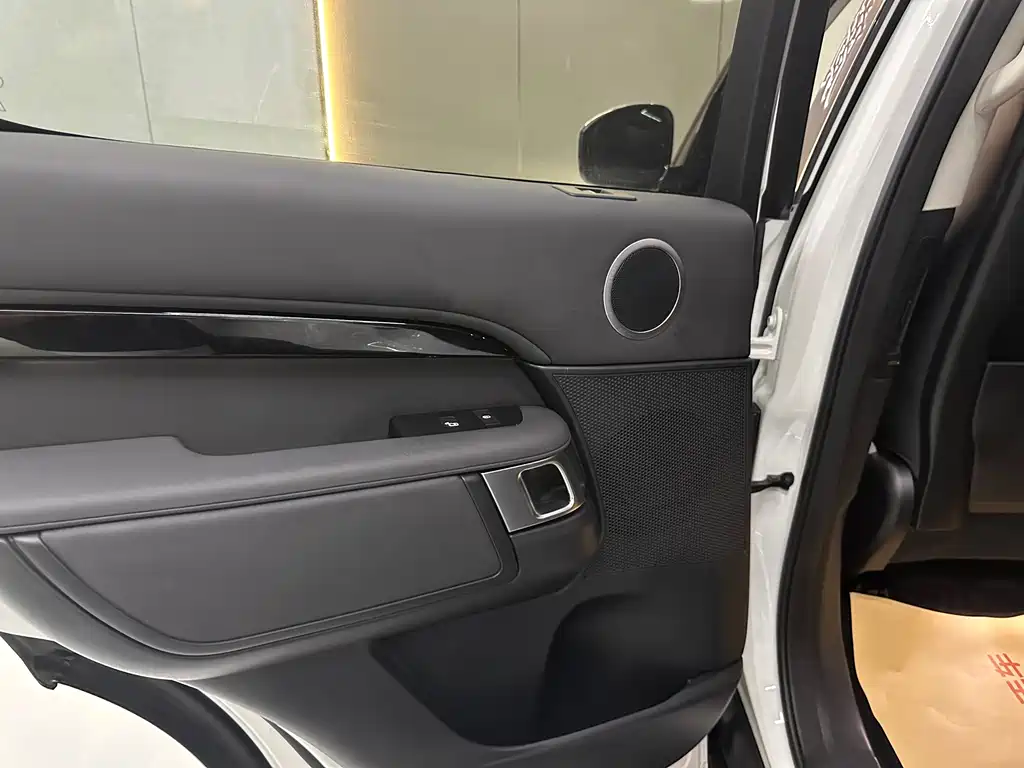 Land Rover Discovery 2019 — фото 10