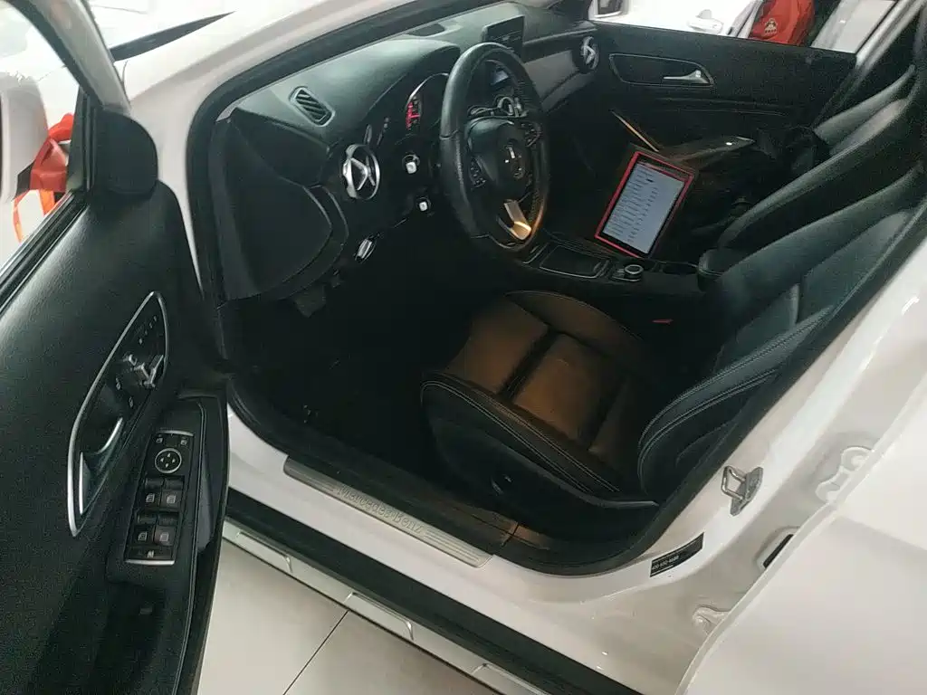 Mercedes-Benz GLA 2018 — фото 16