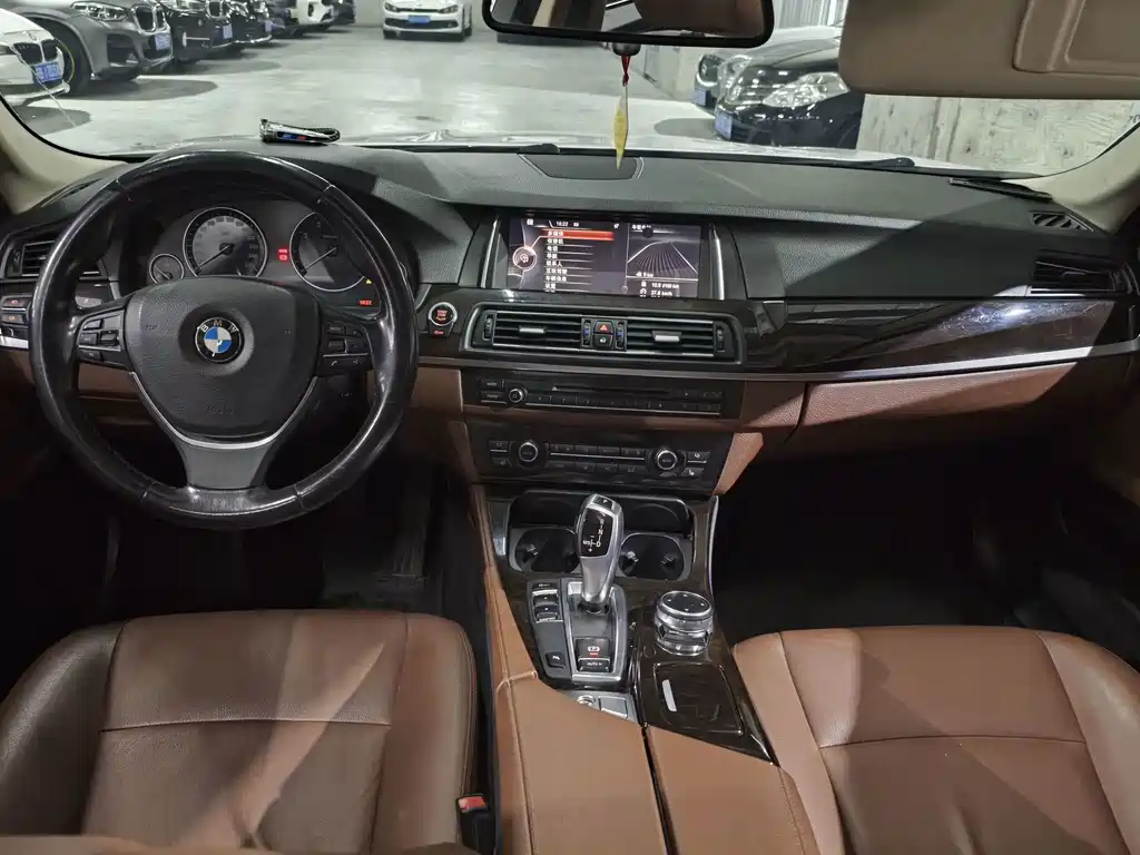 BMW 5 Series 2016 — фото 15