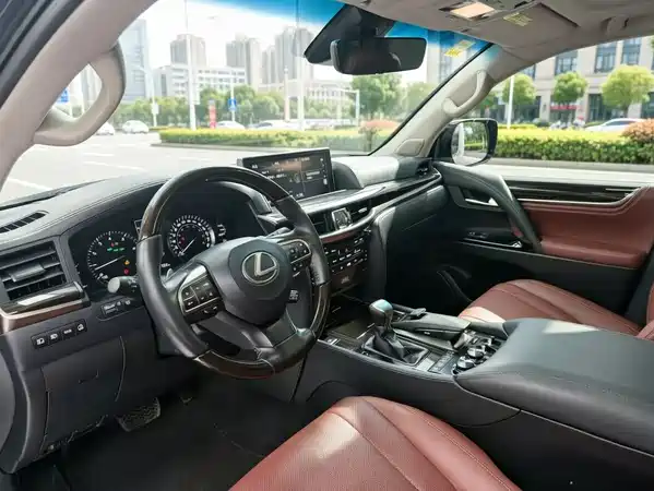 Lexus LX 2017
