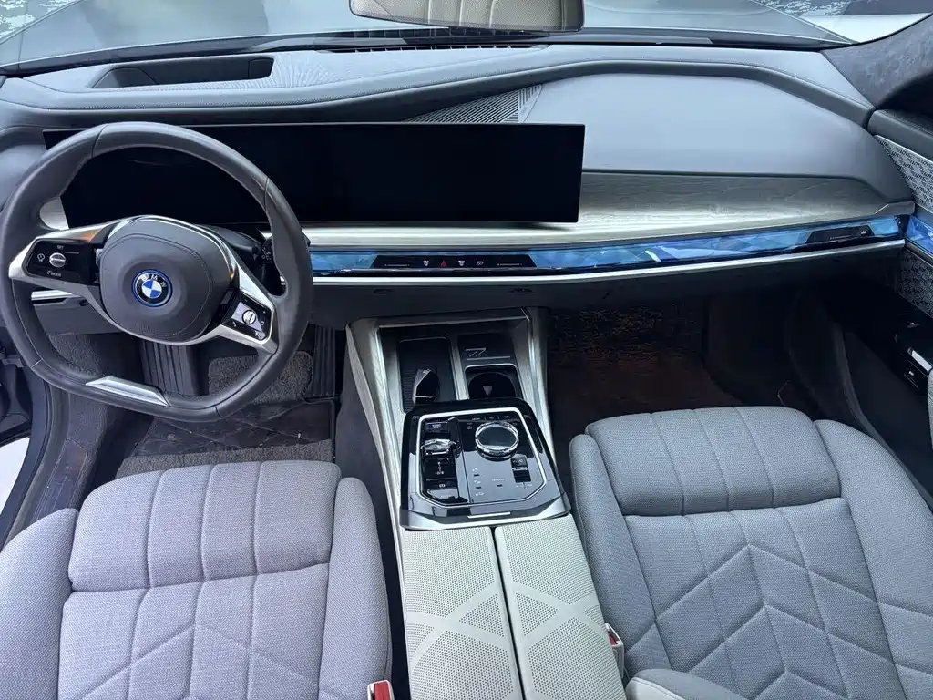 BMW i7 2024 — фото 13