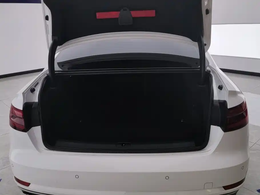 Audi A4L 2018