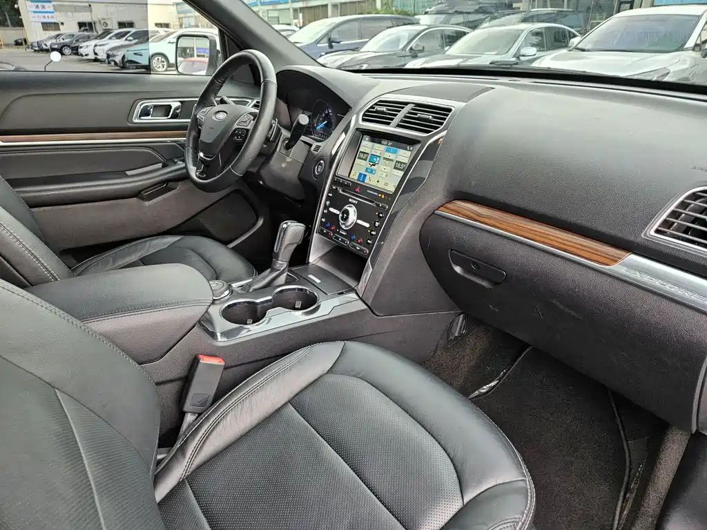 Ford Explorer 2018 — фото 12