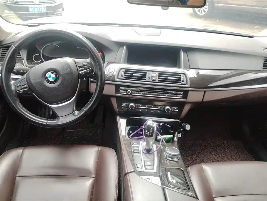 BMW 5 Series 2016 — фото 12
