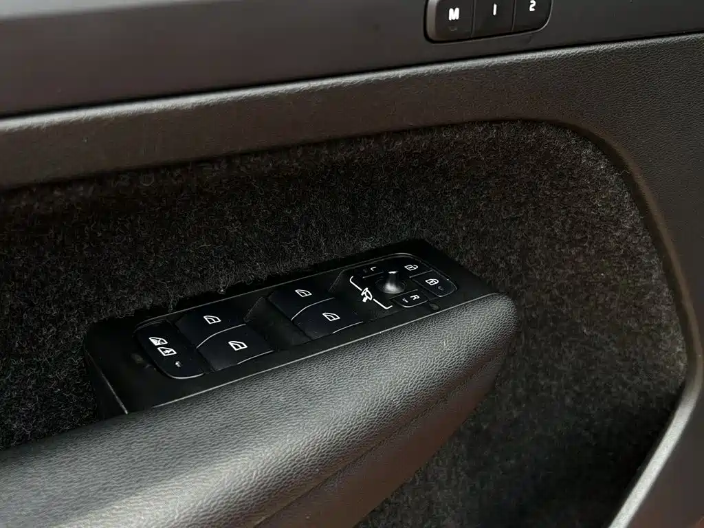 Volvo XC40 2021 — фото 18