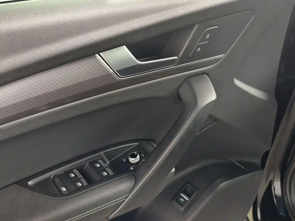Audi Q5L 2022 — фото 13