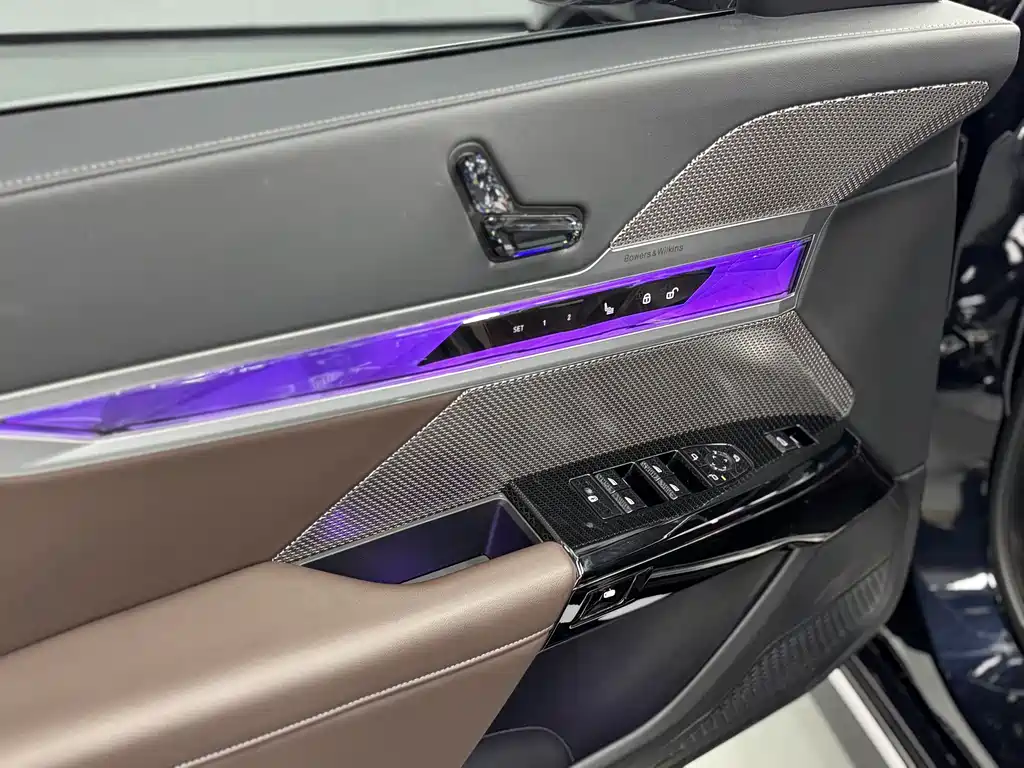 BMW i7 2025 — фото 17