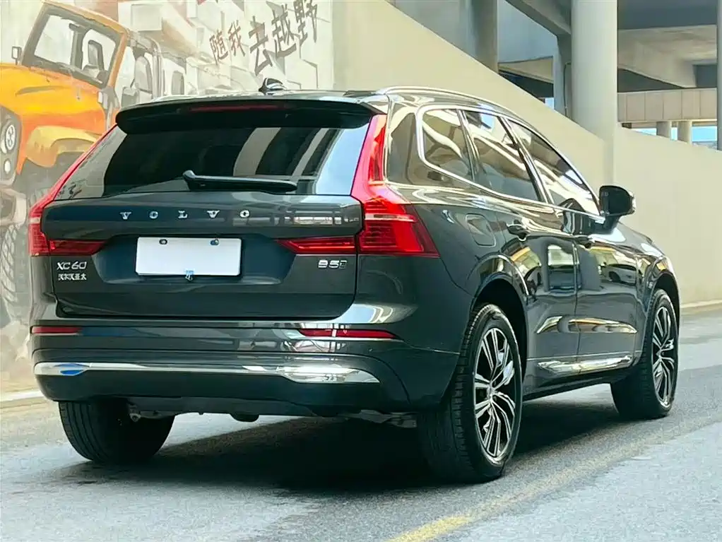 Volvo XC60 2022 — фото 3