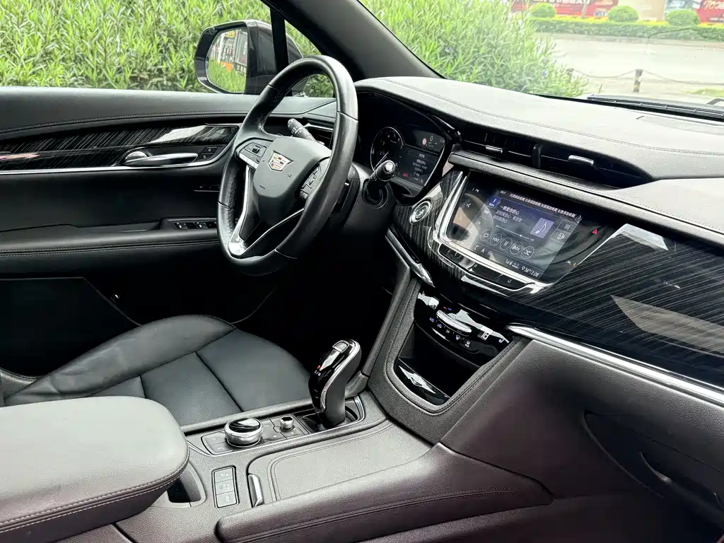 Cadillac XT6 2020 — фото 18