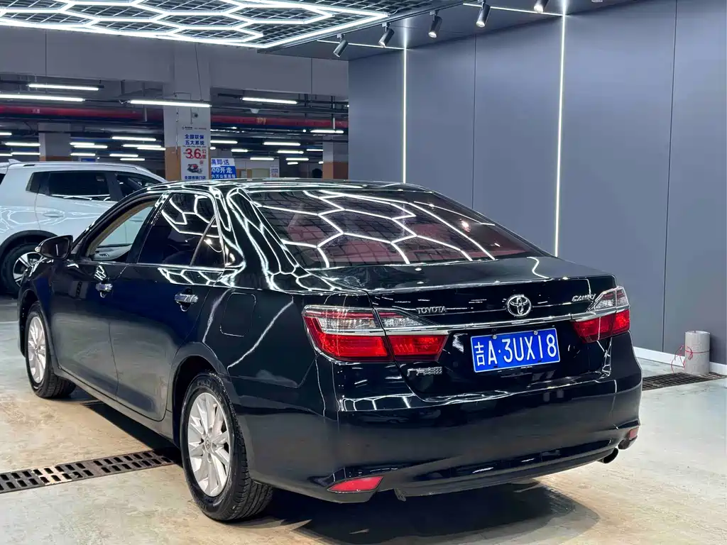 Toyota Camry 2015 — фото 7