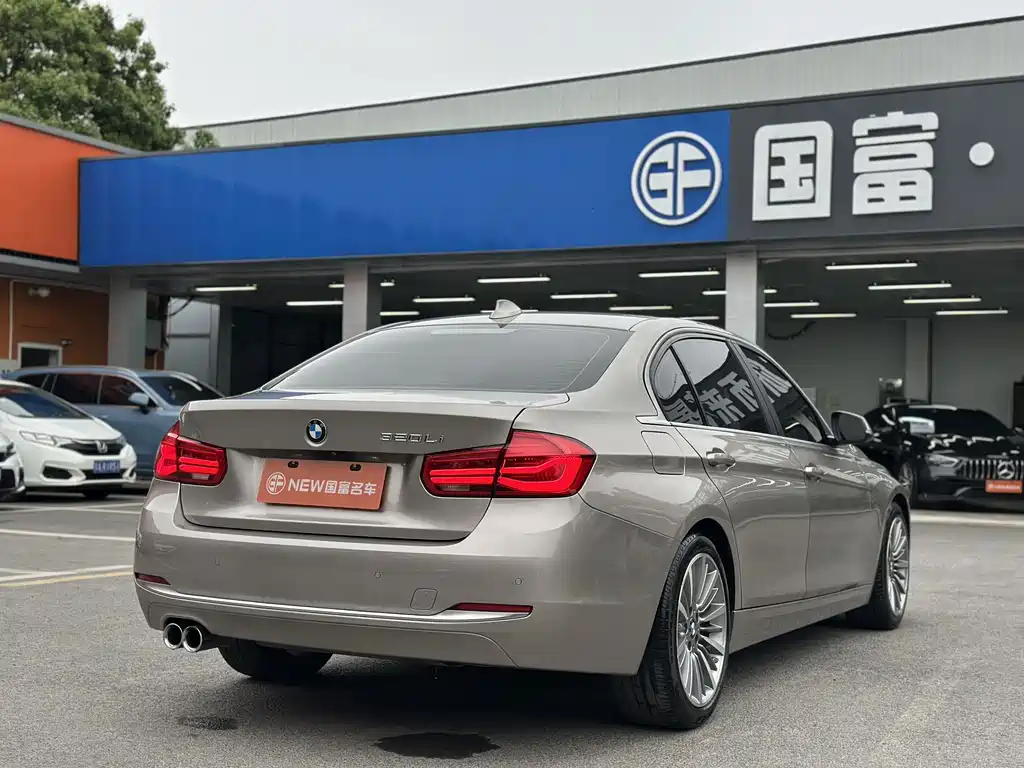 BMW 3 Series 2019 — фото 18
